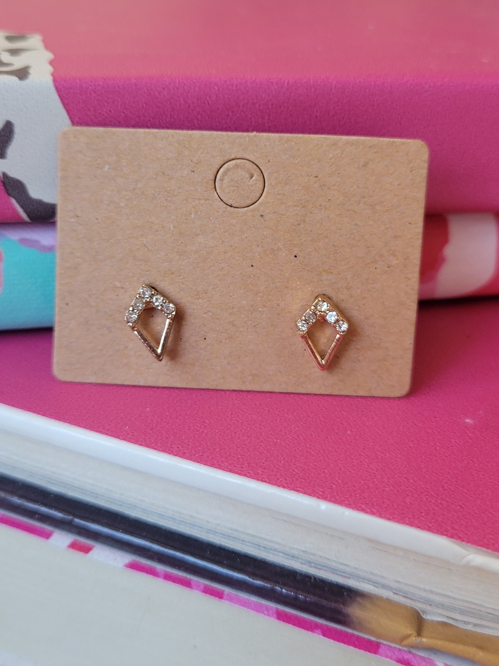 5/$25💎 Gold Diamond-Shaped Crystal Stud Earrings